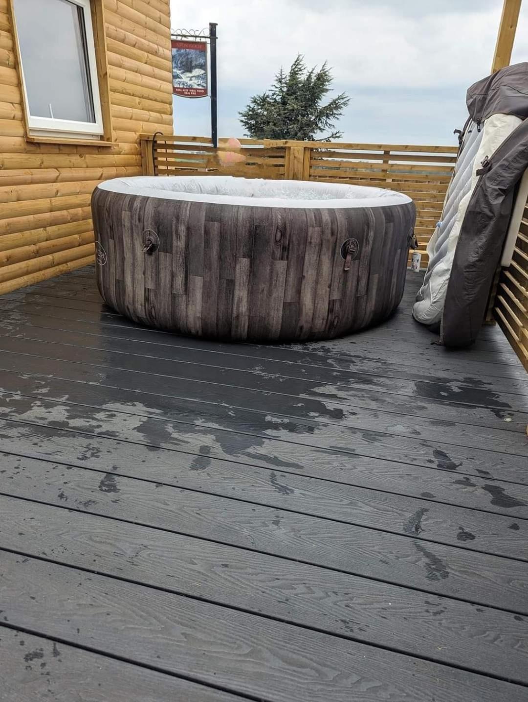 Отель Tracey'S Hideaway - With Hot Tub & Amazing Views Llanasa Экстерьер фото